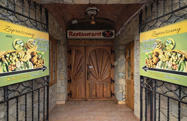 Wejście do&nbsp;restauracji