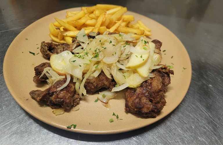 Danie mięsne z&nbsp;frytkami